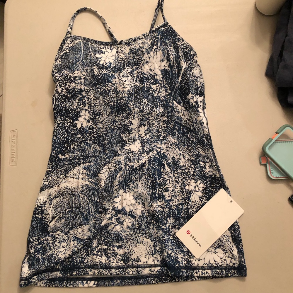 NWT lululemon size 6 power y tank